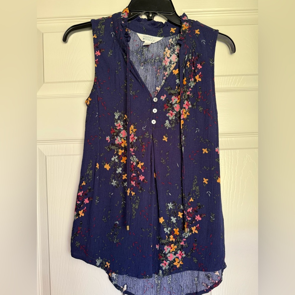Market & Spruce Navy Floral Sleeveless V-Neck Camisole